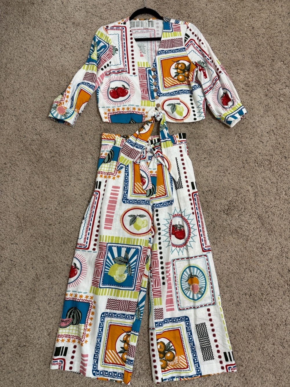 Joie White Multicolor Fruit Printed Top and Crop pants. Sz Small